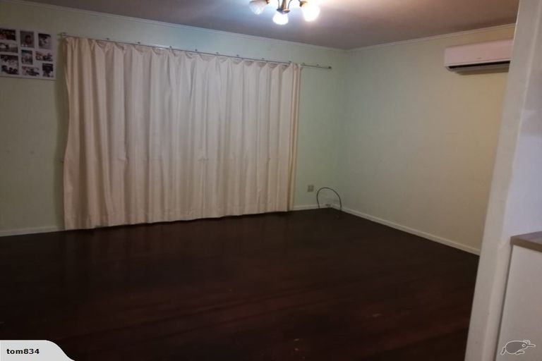 Photo of property in 1b Link Road, Newlands, Wellington, 6037