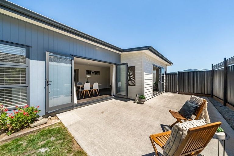 Photo of property in 17 Buddle Road, Wallaceville, Upper Hutt, 5018