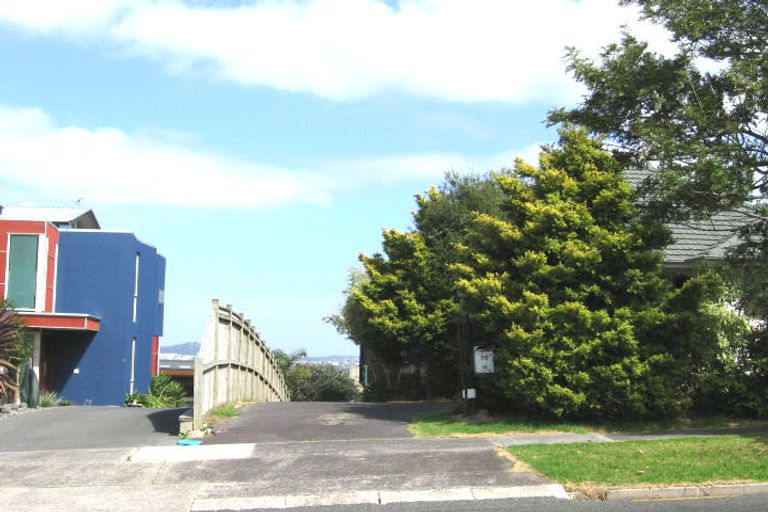 Photo of property in 2/9 Pupuke Road, Birkenhead, Auckland, 0627