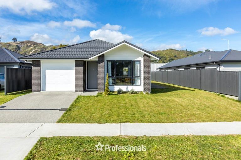 Photo of property in 33 Cynisca Crescent, Wallaceville, Upper Hutt, 5018