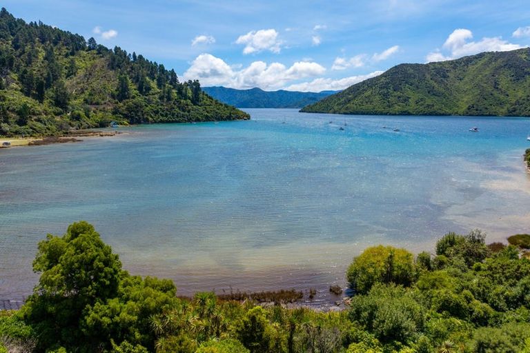 Photo of property in 19 Mccormicks Road, Whatamango Bay, Picton, 7281