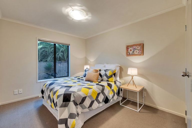 Photo of property in 11 Barnea Circle, Glen Eden, Auckland, 0602