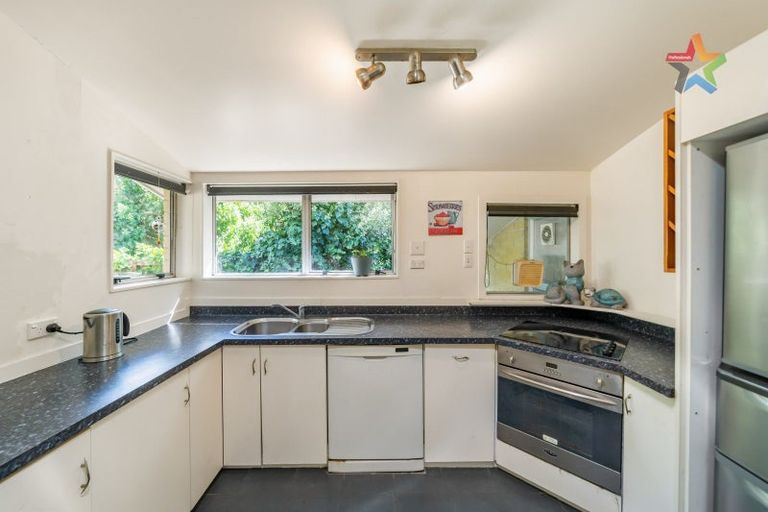 Photo of property in 10 Crawford Grove, Naenae, Lower Hutt, 5011