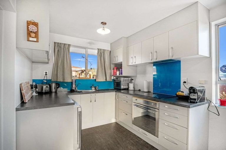 Photo of property in 2/90 Queenspark Drive, Parklands, Christchurch, 8083