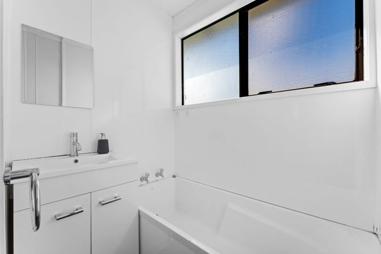 Photo of property in 1/14 Penion Drive, Flat Bush, Auckland, 2023