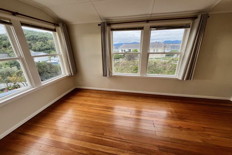 Photo of property in 6 Bowes Crescent, Strathmore Park, Wellington, 6022