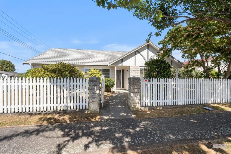 Photo of property in 8 Fraser Crescent, Elderslea, Upper Hutt, 5018