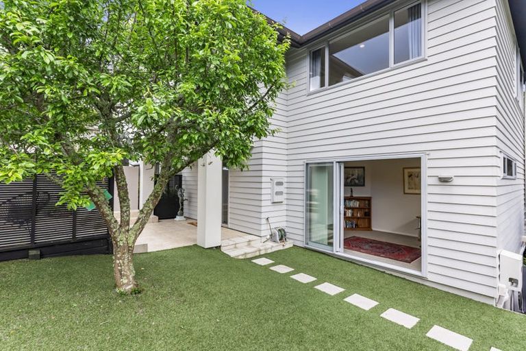 Photo of property in 32b Parr Terrace, Castor Bay, Auckland, 0620
