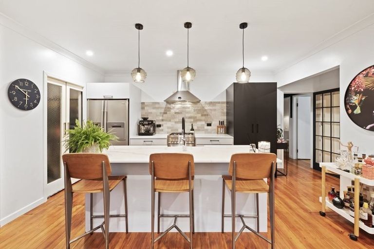 Photo of property in 24 Chatham Avenue, Paremoremo, Auckland, 0632