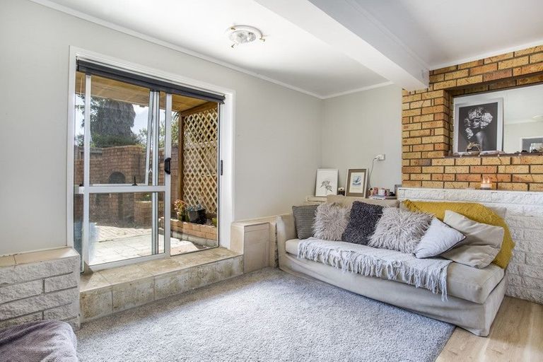 Photo of property in 12 Makiri Street, Helensville, 0800