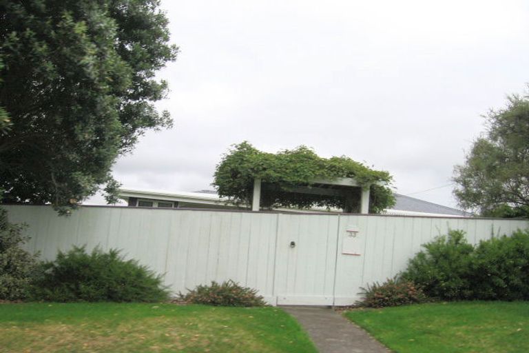 Photo of property in 33 Ngatitoa Street, Tawa, Wellington, 5028