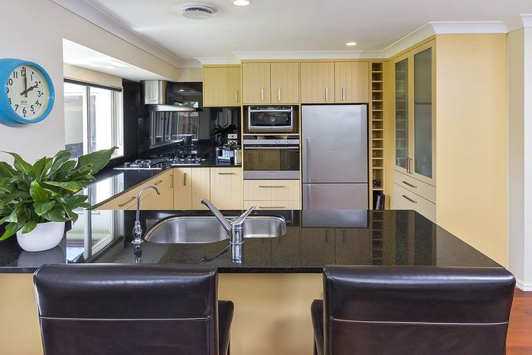 Photo of property in 16 Brooke Ridge Rise, East Tamaki Heights, Auckland, 2016