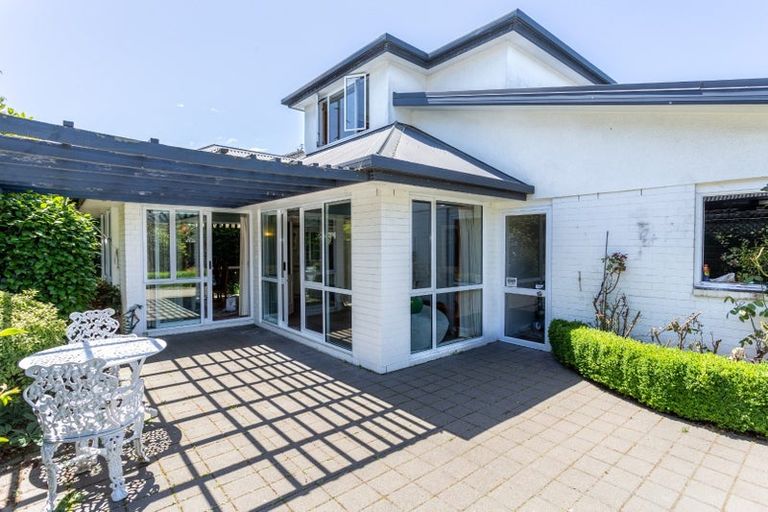 Photo of property in 2/138 Memorial Avenue, Burnside, Christchurch, 8053