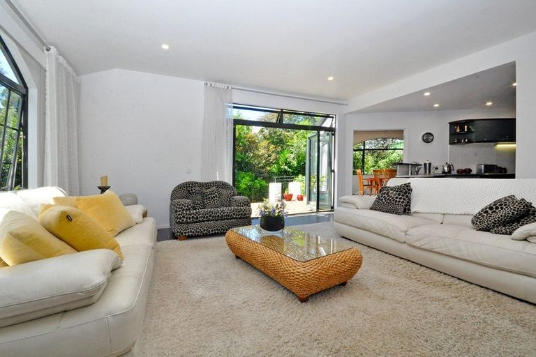 Photo of property in 1/8 Tui Glen Road, Birkenhead, Auckland, 0626