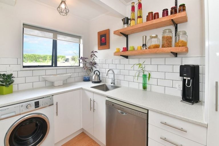 Photo of property in 230 Wishart Road, Helensville, 0875