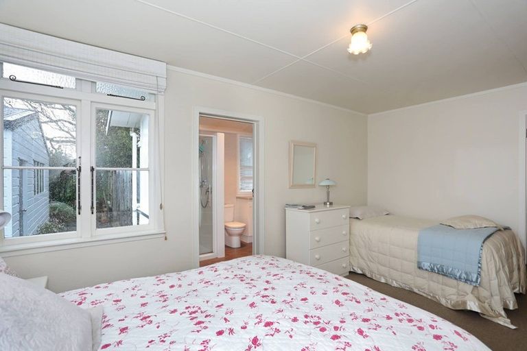 Photo of property in 12 Wanganui Road, Marton, 4710