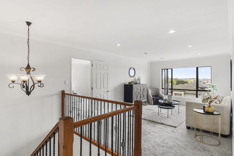 Photo of property in 9 Corricvale Way, Northcross, Auckland, 0632