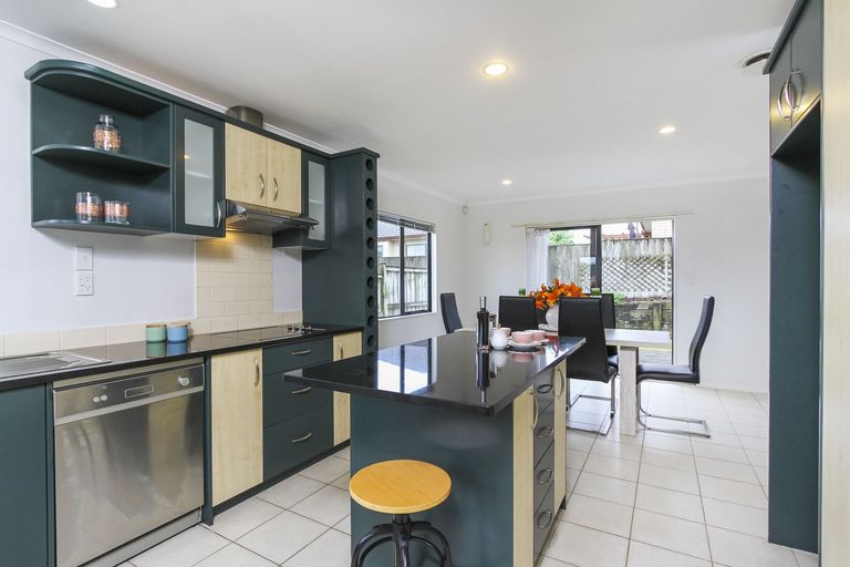 Photo of property in 28 Carnelian Court, Westgate, Auckland, 0614