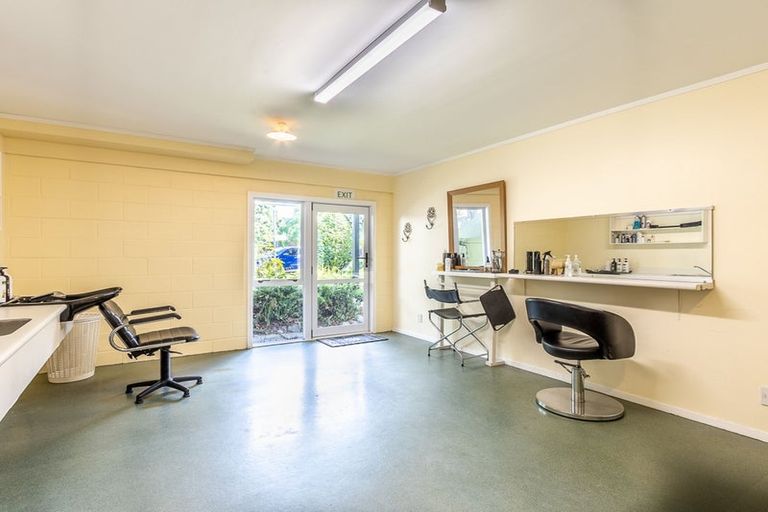 Photo of property in 10 Rosebank Grove, Waikanae, 5036
