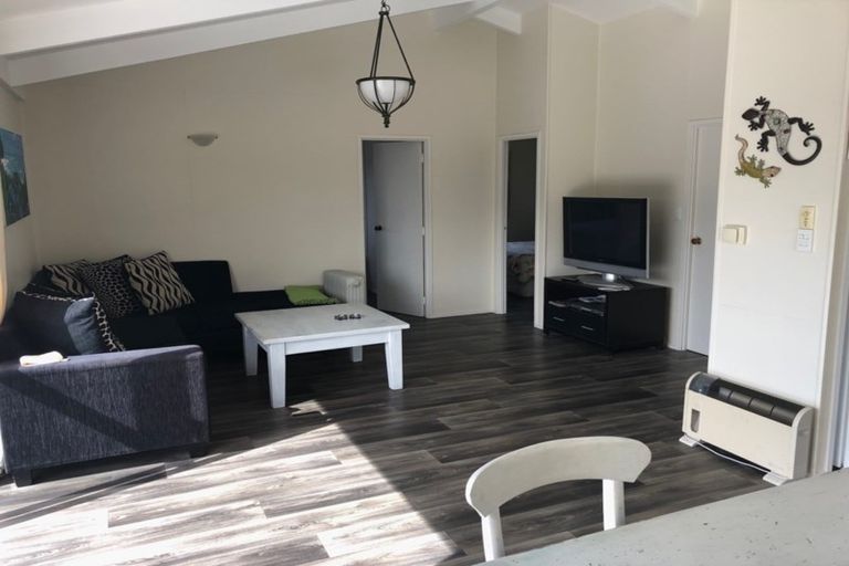 Photo of property in 17 St Anne Place, Omaha, 0986