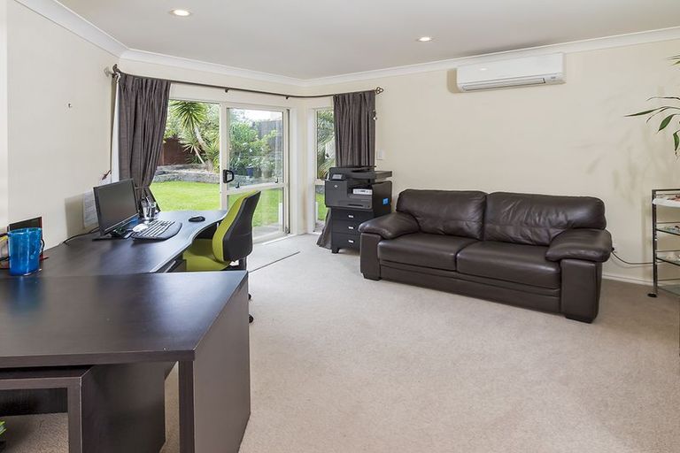 Photo of property in 16 Brooke Ridge Rise, East Tamaki Heights, Auckland, 2016