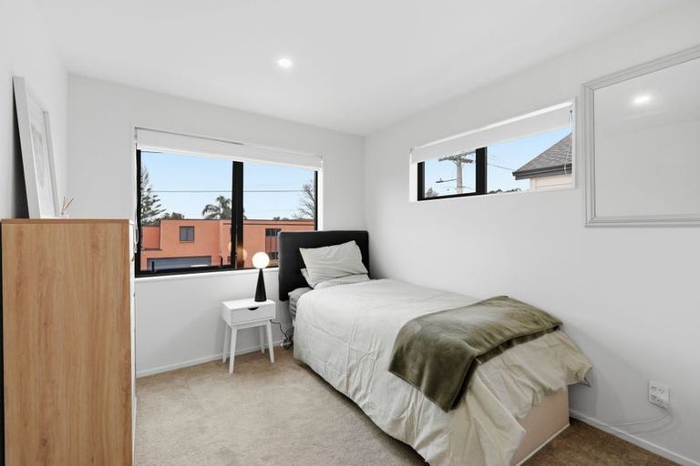 Photo of property in 2/2 Chapman Road, Te Atatu Peninsula, Auckland, 0610