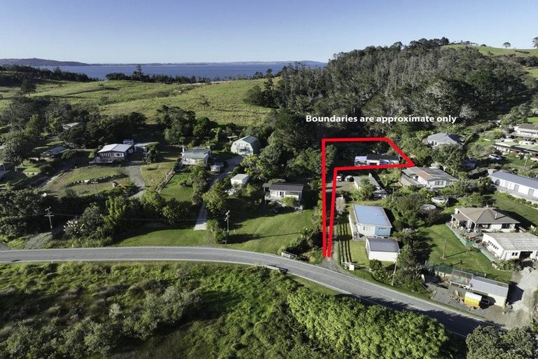 Photo of property in 106 Komiti Road, Tinopai, Matakohe, 0593