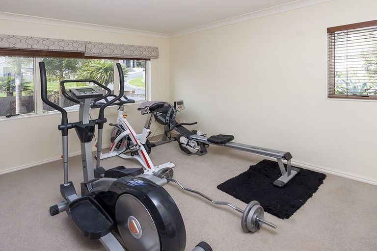 Photo of property in 16 Brooke Ridge Rise, East Tamaki Heights, Auckland, 2016