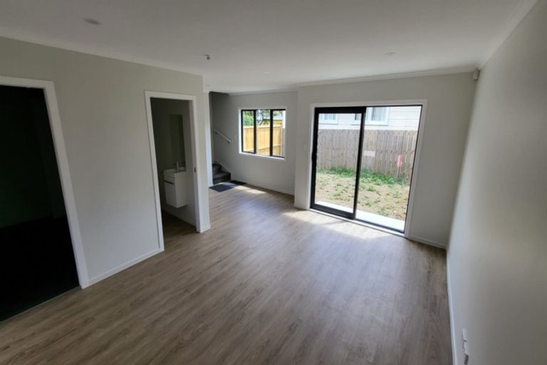 Photo of property in 2/81 Pilkington Road, Panmure, Auckland, 1072