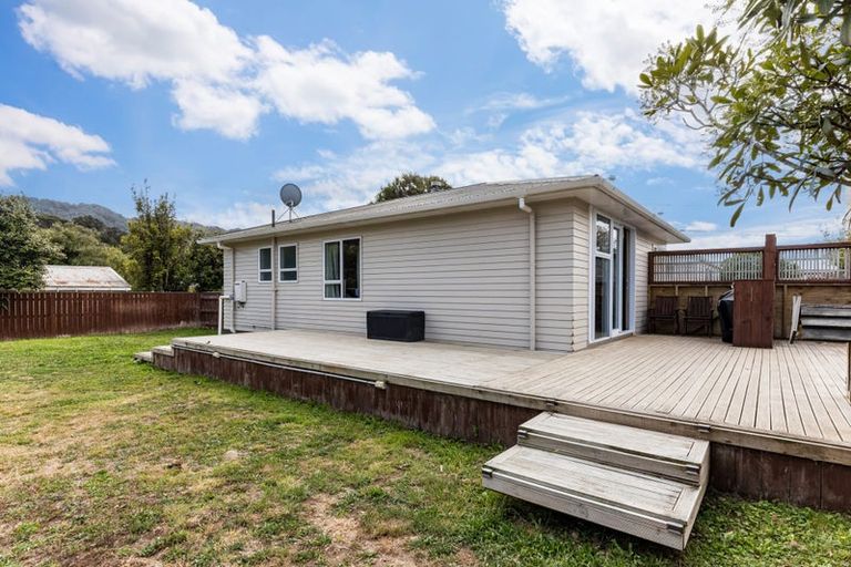 Photo of property in 42 Wood Street, Wainuiomata, Lower Hutt, 5014