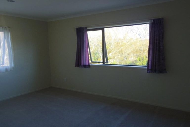 Photo of property in 42 Springvale Drive, Fairview Heights, Auckland, 0632