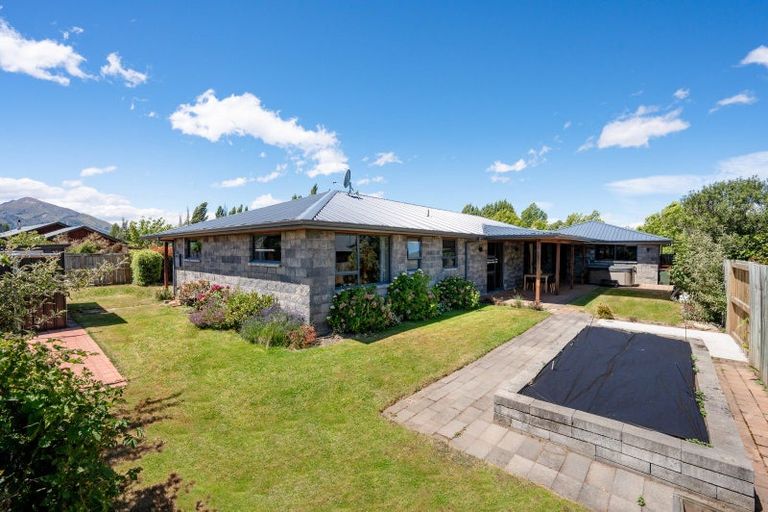 Photo of property in 2 Sherwin Avenue, Albert Town, Wanaka, 9305