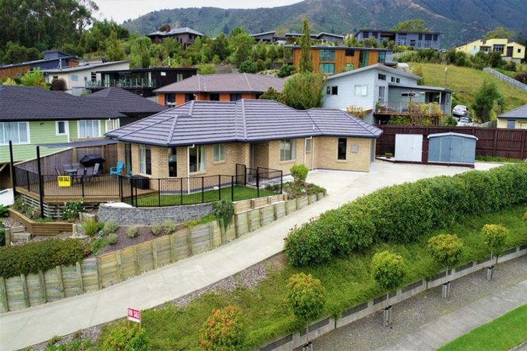 Photo of property in 2 Pukeko Place, Picton, 7220