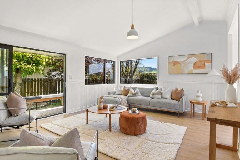 Photo of property in 12 Matthew Place, Kawaha Point, Rotorua, 3010