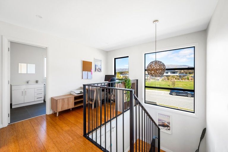 Photo of property in 28 Wabler Lane, Albert Town, Wanaka, 9305