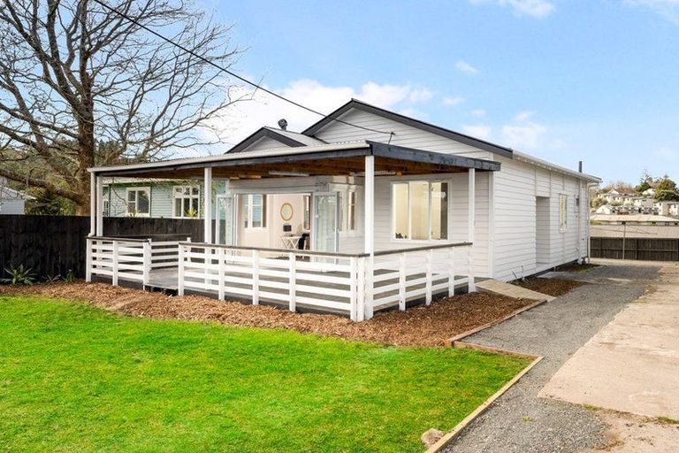 Photo of property in 20 Woodglen Road, Glen Eden, Auckland, 0602