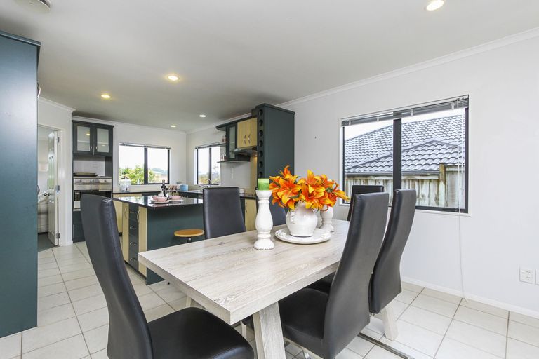 Photo of property in 28 Carnelian Court, Westgate, Auckland, 0614