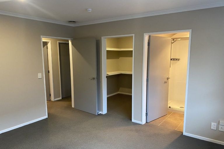 Photo of property in 12 Mcewen Crescent, Riverstone Terraces, Upper Hutt, 5018