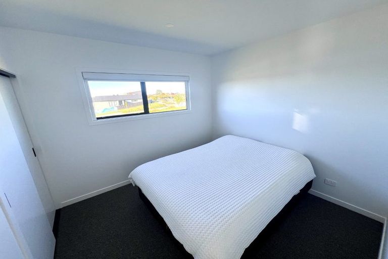 Photo of property in 43 Kikorangi Drive, Wainui, 0992