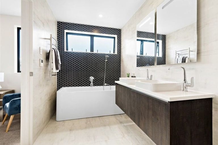 Photo of property in 6 Makura Road, Long Bay, Auckland, 0630