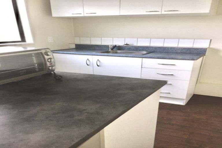 Photo of property in 1/30 Chislehurst Street, Henderson, Auckland, 0612