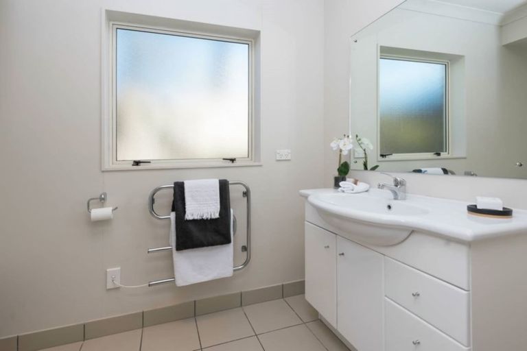 Photo of property in 13a Rodney Street, Howick, Auckland, 2014