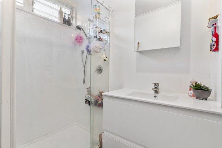 Photo of property in 1/15 Forest Hill Road, Henderson, Auckland, 0612