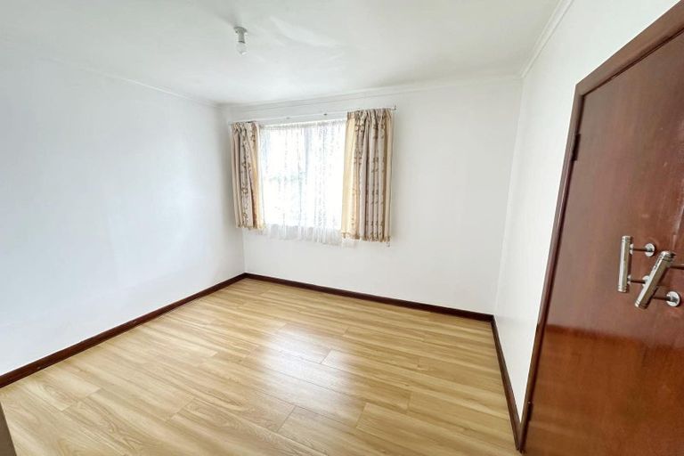 Photo of property in 1/204 Edmonton Road, Te Atatu South, Auckland, 0610