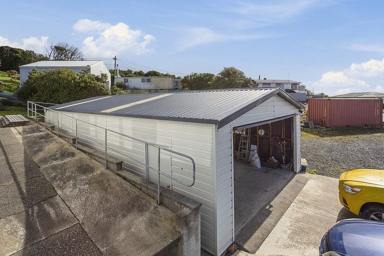 Photo of property in 108 Marine Parade, Bluff, 9814