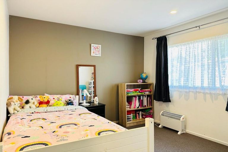 Photo of property in 2/91 Weldene Avenue, Glenfield, Auckland, 0629