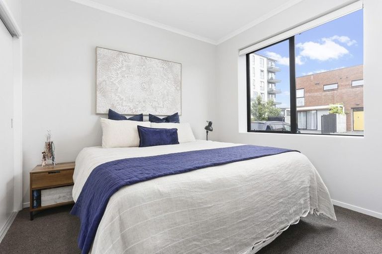 Photo of property in 2/7 Uku Lane, Hobsonville, Auckland, 0616