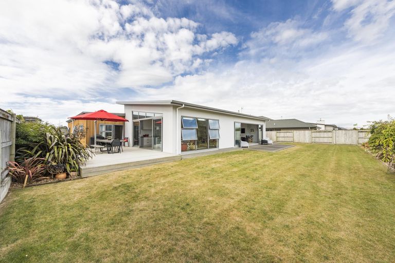 Photo of property in 60 Rodeo Drive, Kelvin Grove, Palmerston North, 4414