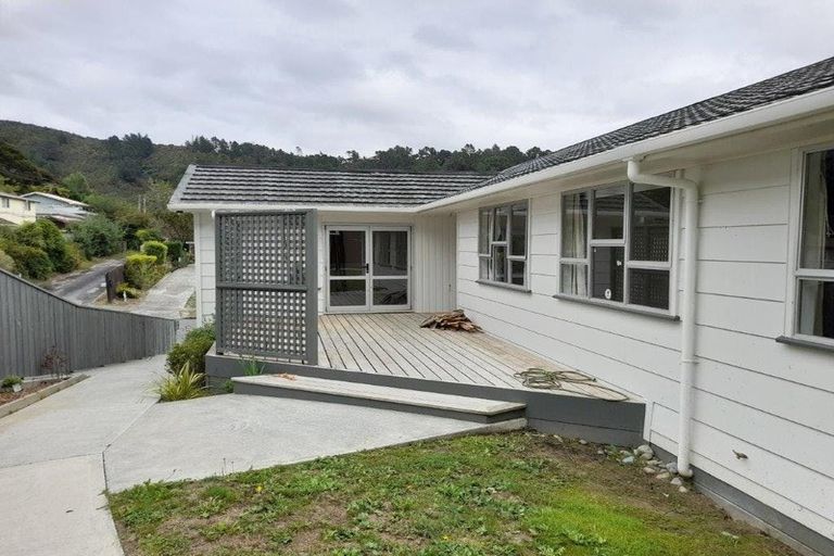 Photo of property in 4 Thomson Grove, Stokes Valley, Lower Hutt, 5019