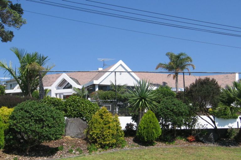 Photo of property in 16 Bournemouth Terrace, Murrays Bay, Auckland, 0630